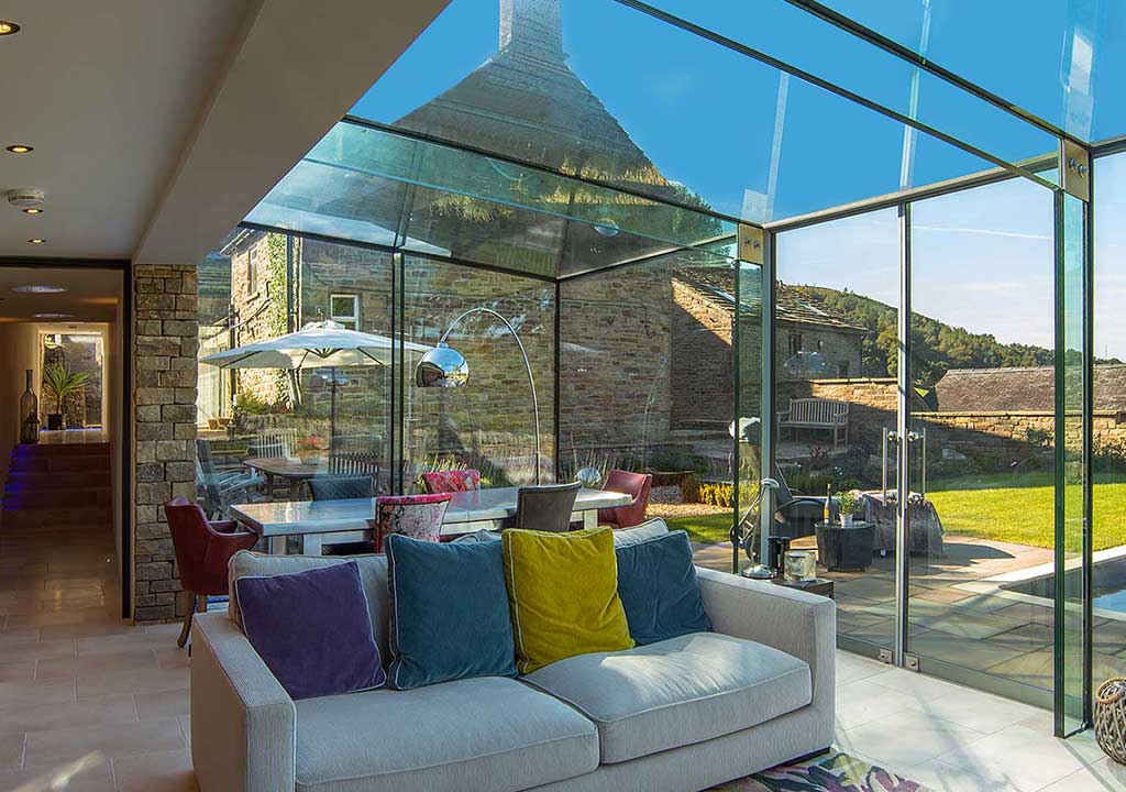 extension maison moderne en verre